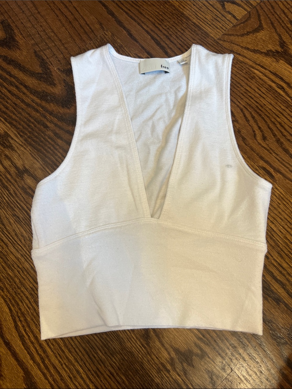 Wilfred White Deep V Cropped Tank